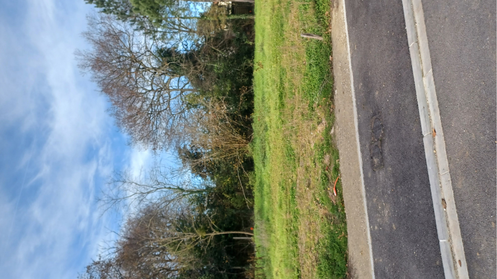 Terrain constructible de 528m2 à Brach
