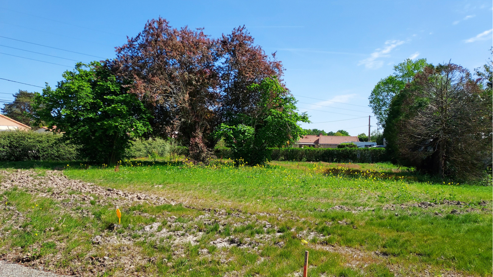 Terrain constructible de 337m2 à Petit-Mars