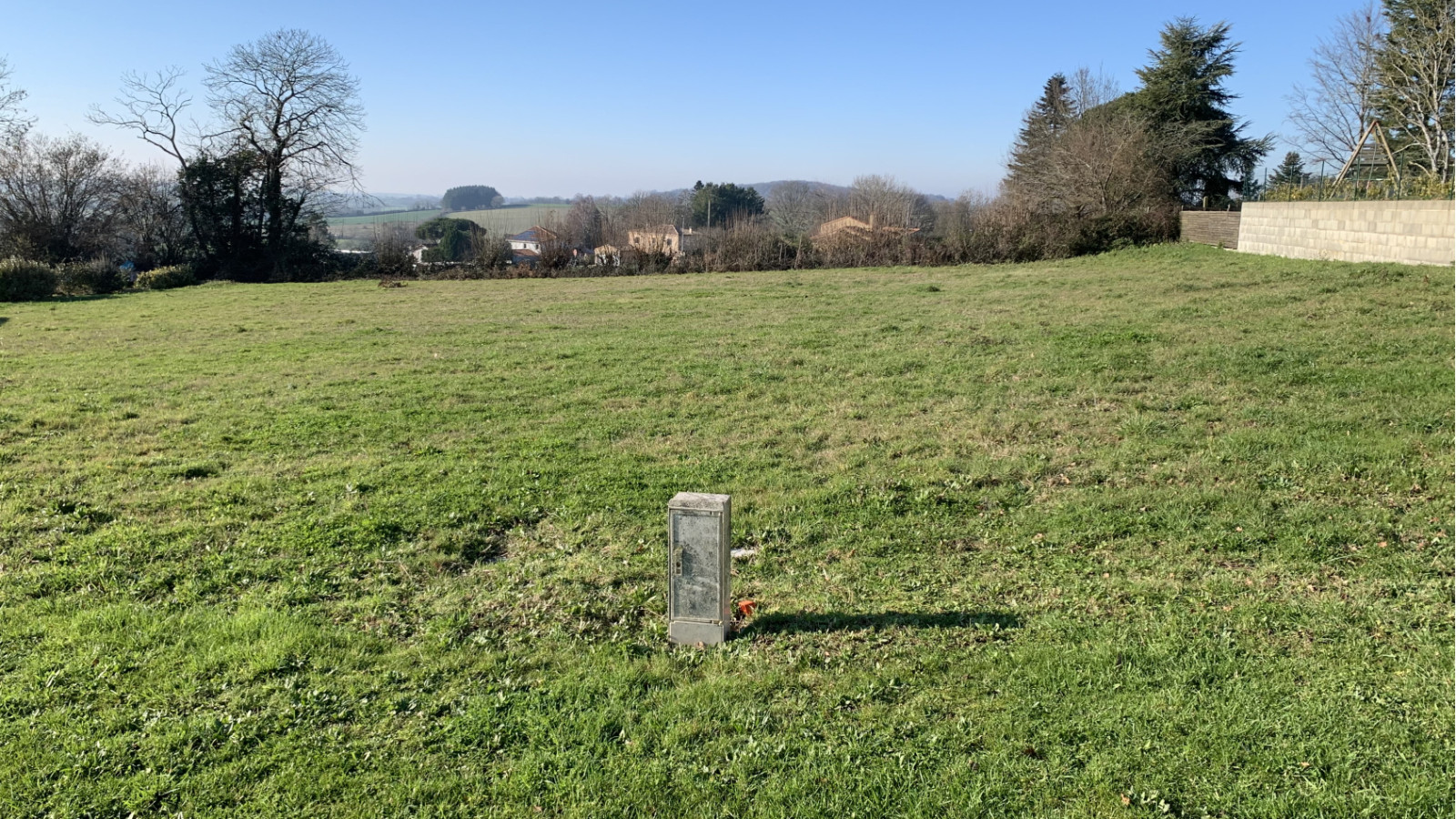 Terrain constructible de 451m2 à Apremont