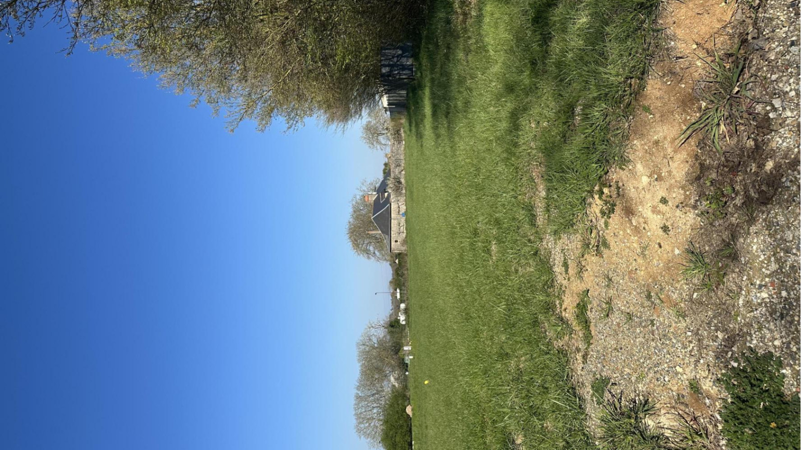 Terrain constructible de 378m2 à Brissac Loire Aubance