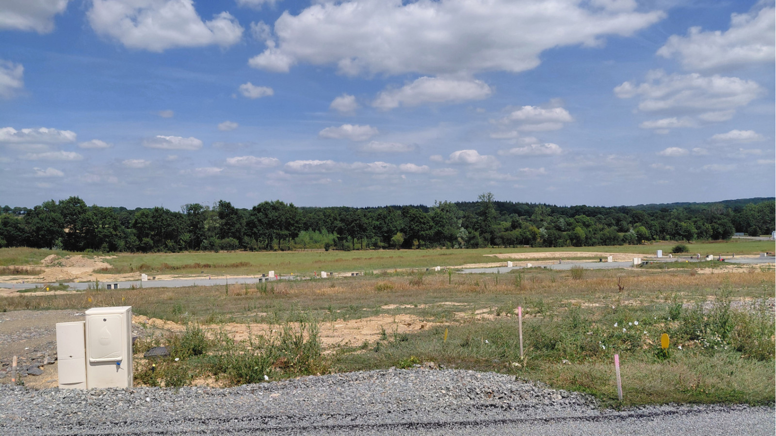 Terrain constructible de 323m2 à Pancé