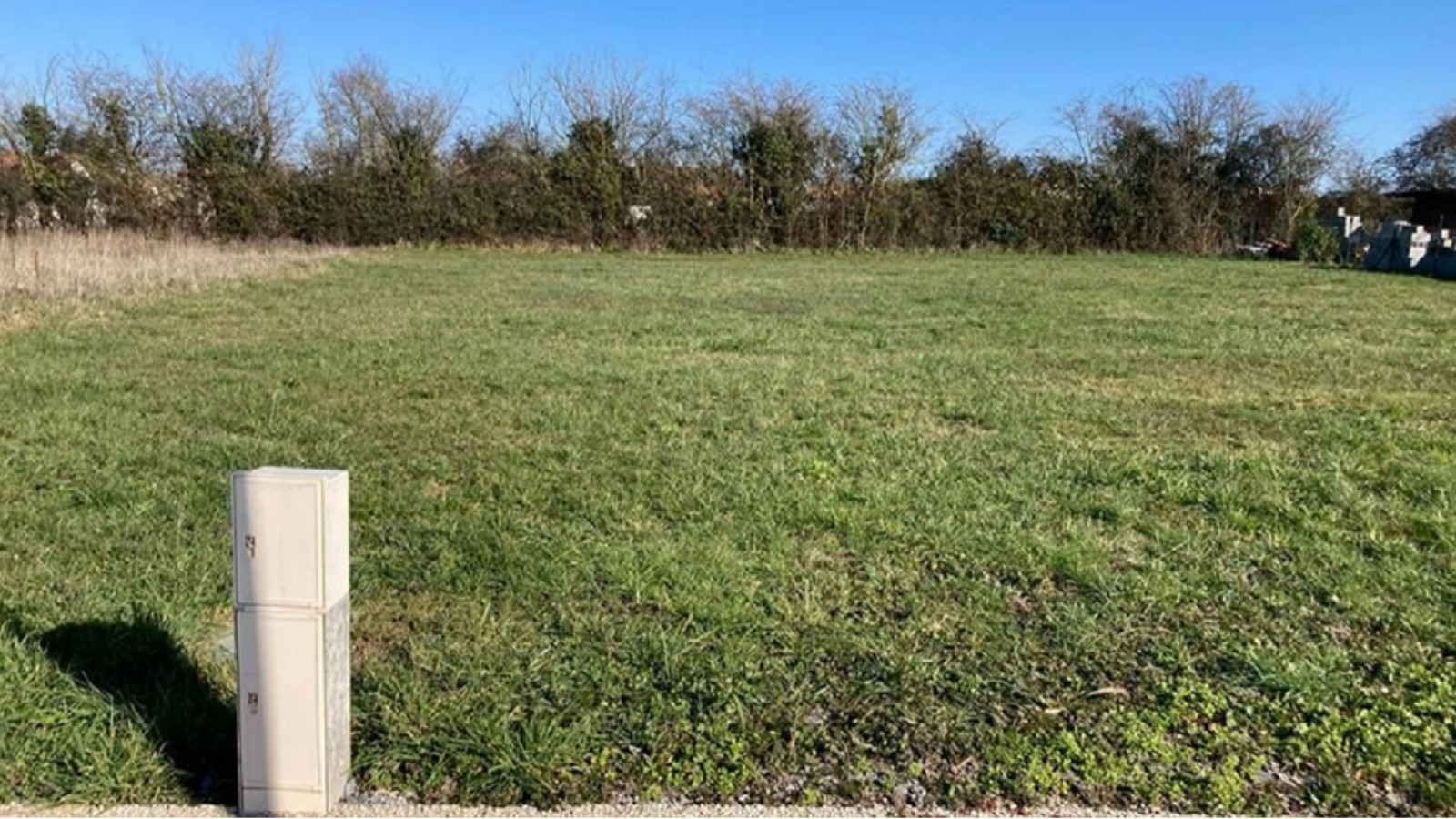 Terrain constructible de 599m2 à Jaunay-Marigny