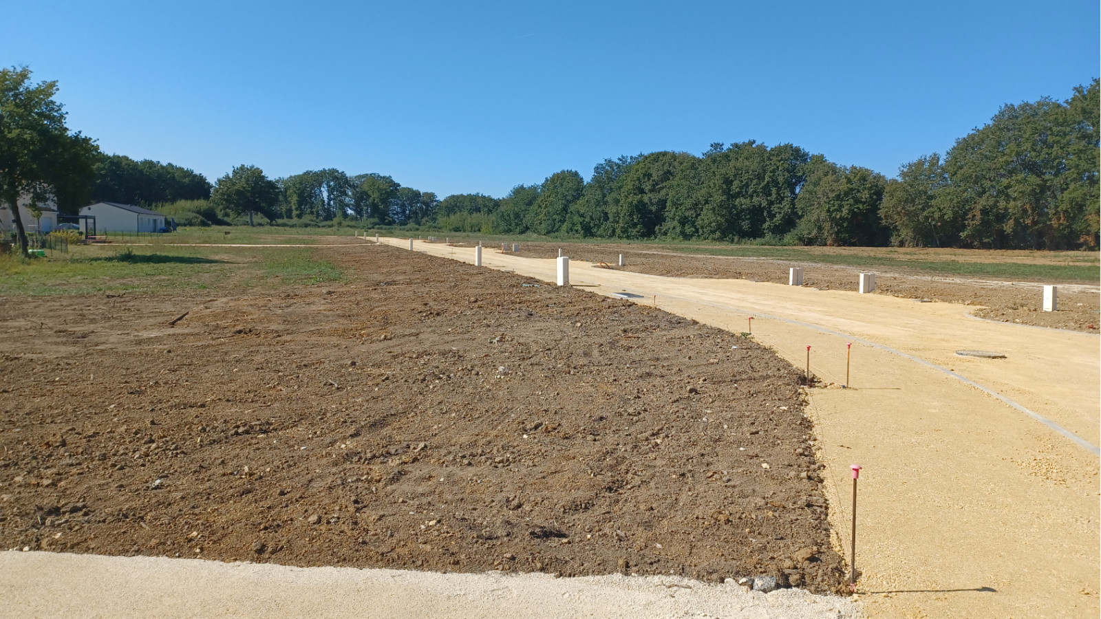 Terrain constructible de 360m2 à Béruges