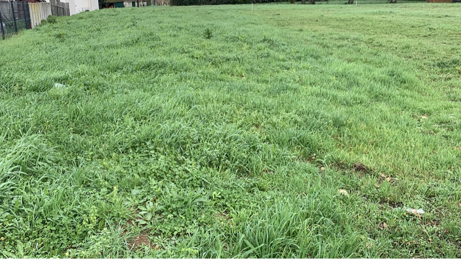 Terrain constructible de 648m2 à Landiras