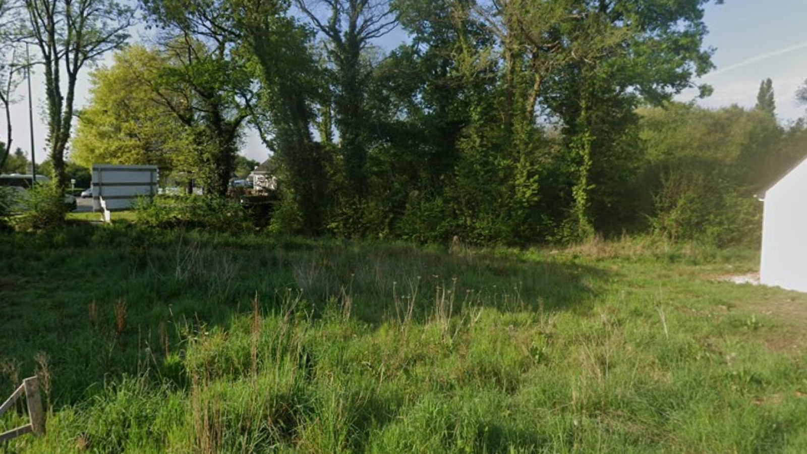 Terrain constructible de 466m2 à Elven