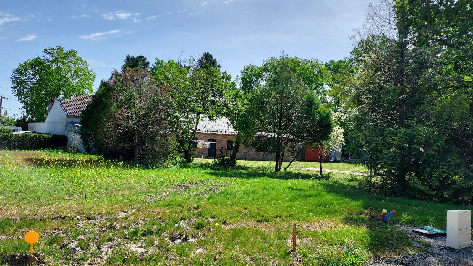 Terrain constructible de 410m2 à Saint-Germain-du-Pinel