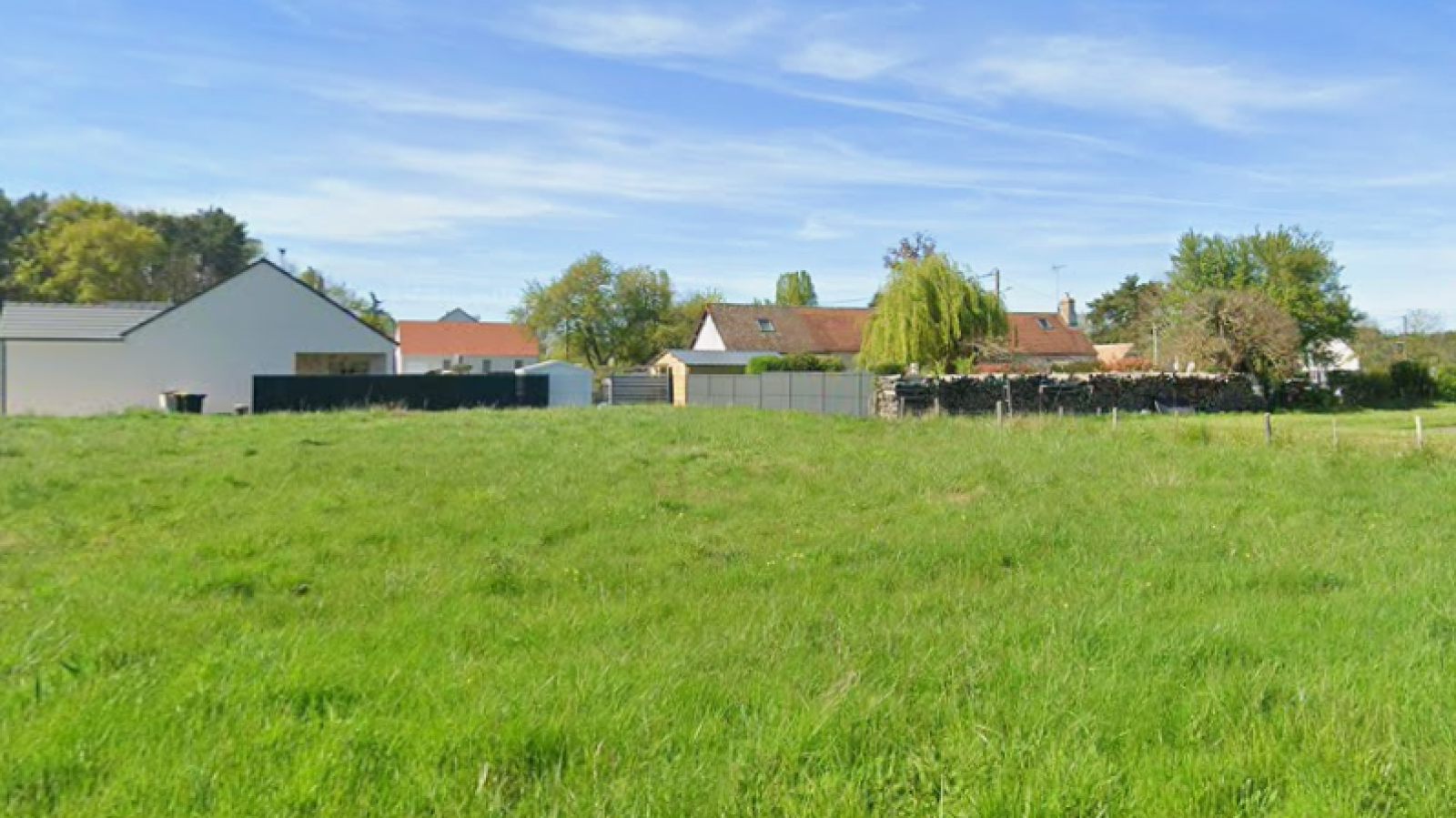 Terrain constructible de 766m2 à Traînou