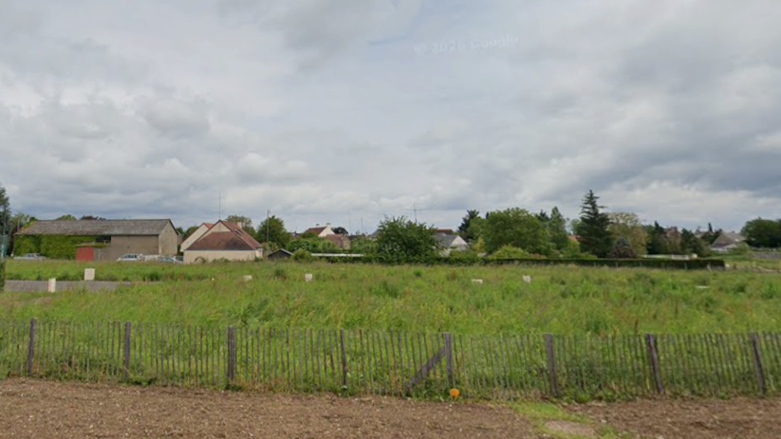 Terrain constructible de 722m2 à Baule
