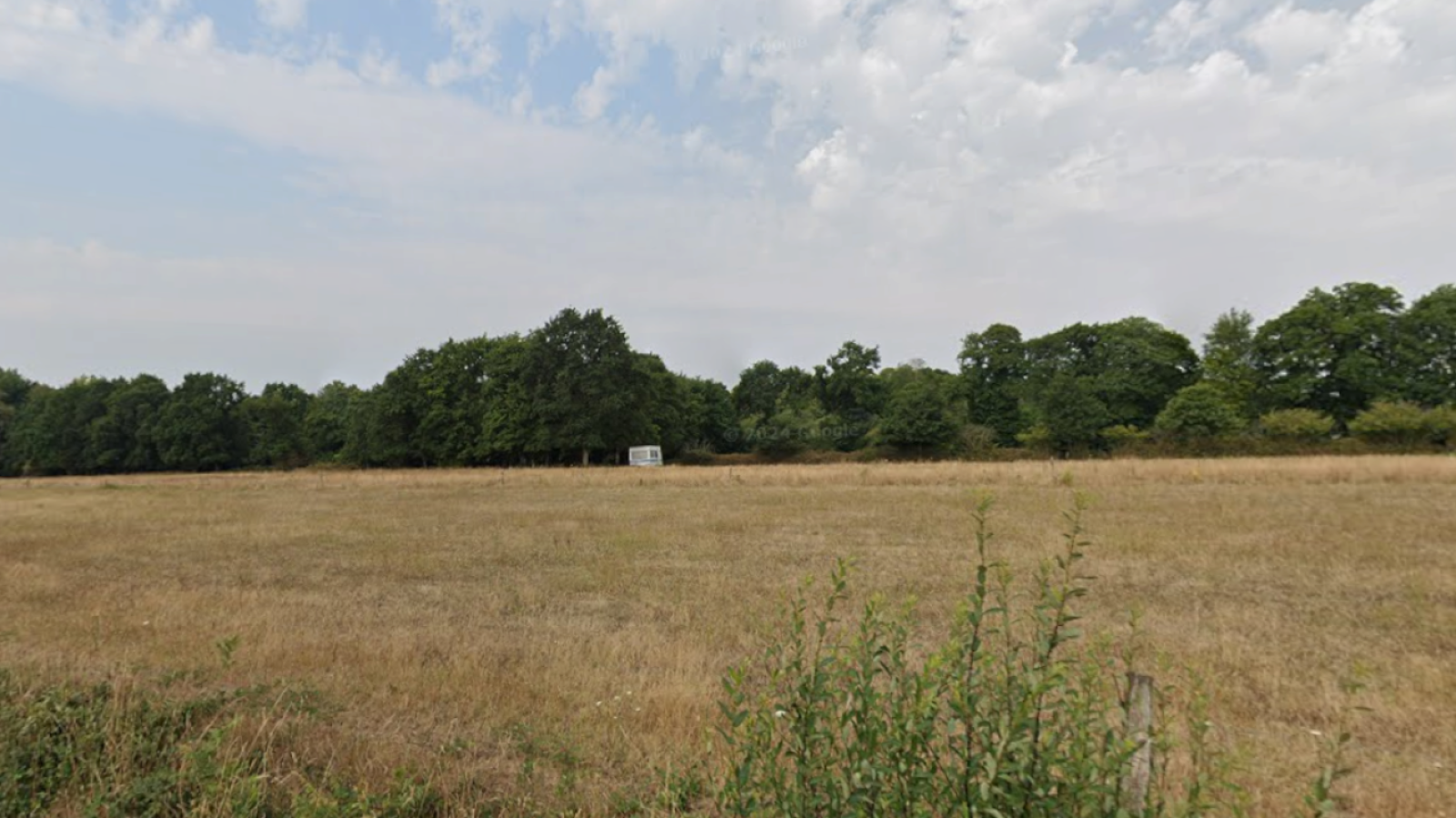 Terrain constructible de 317m2 à Brusvily