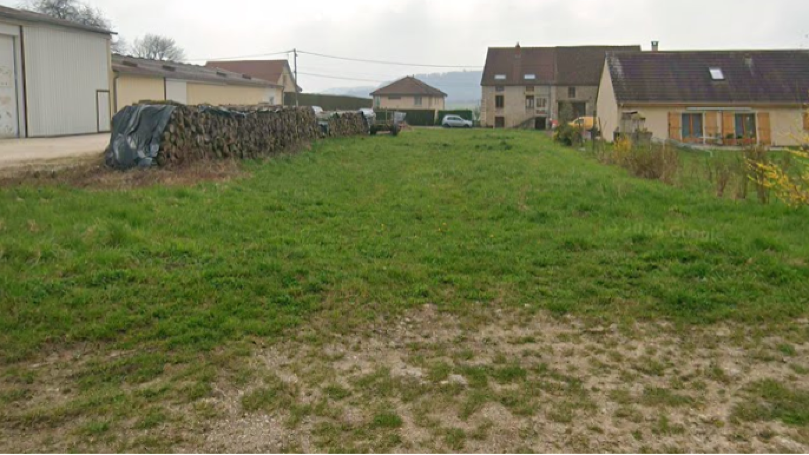 Terrain constructible de 980m2 à Savigny-sous-Mâlain