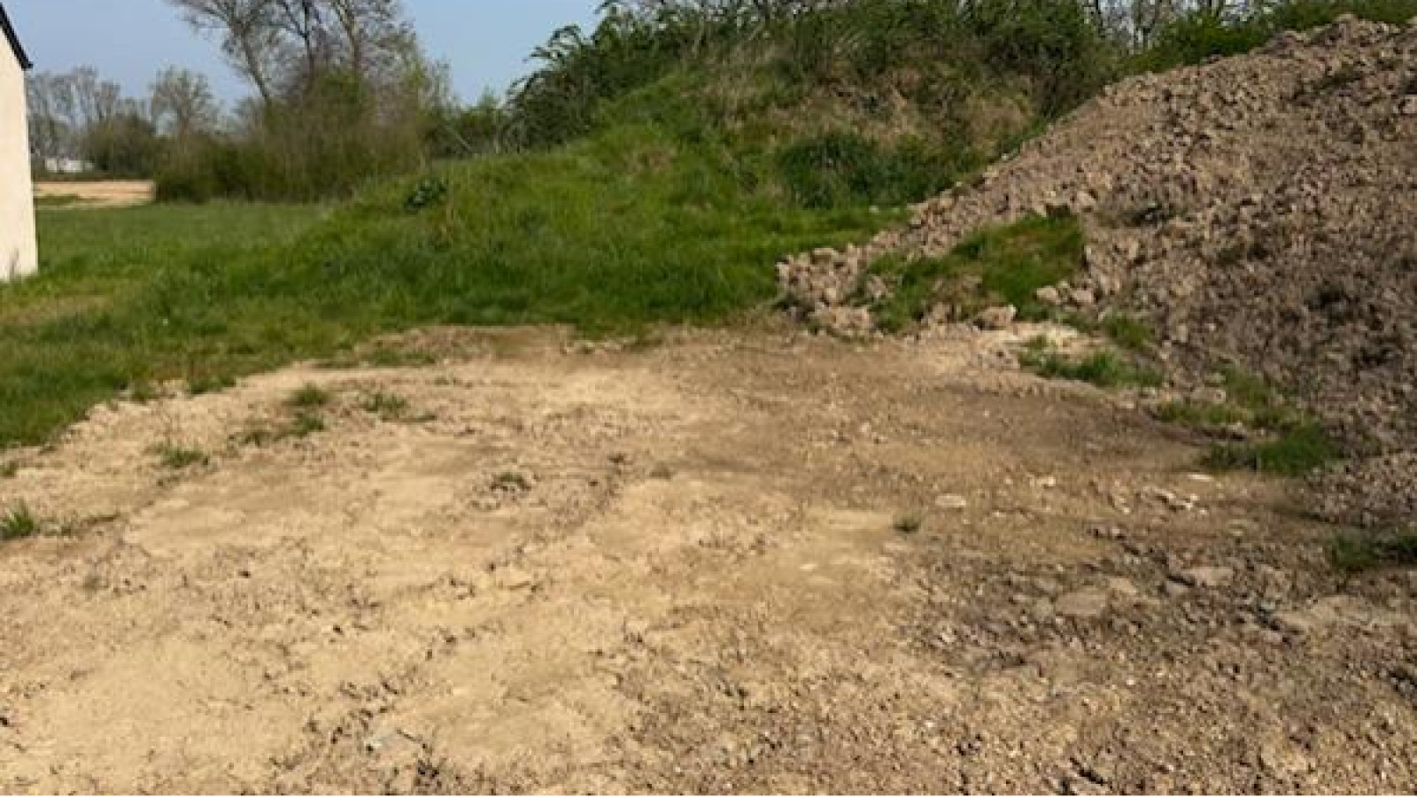 Terrain constructible de 360m2 à Segré-en-Anjou Bleu
