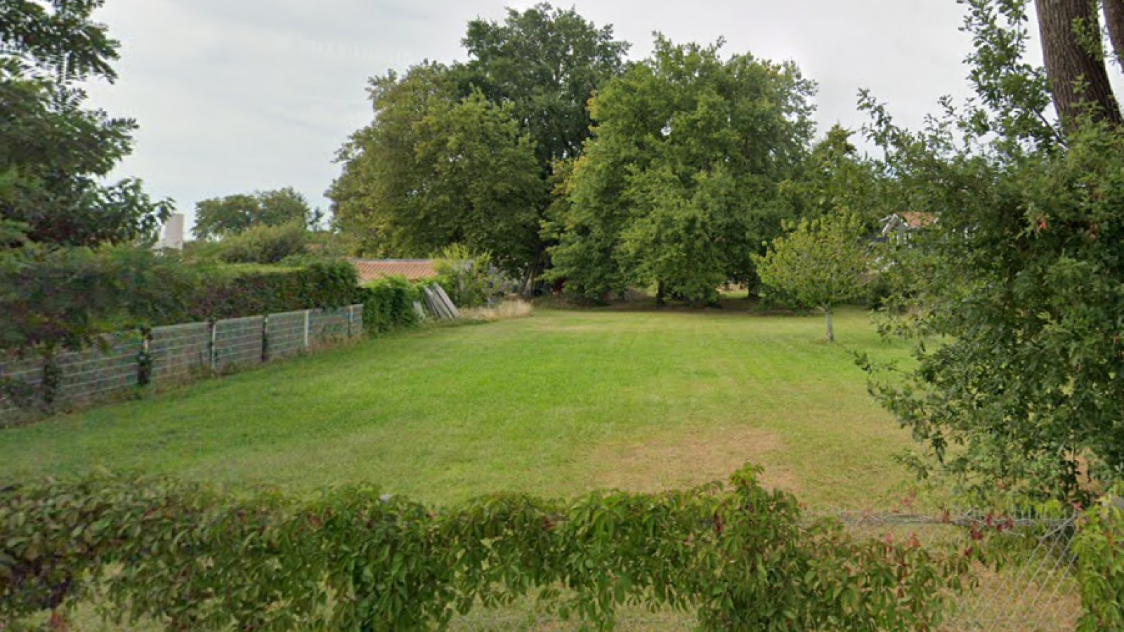Terrain constructible de 1040m2 à Aureilhan