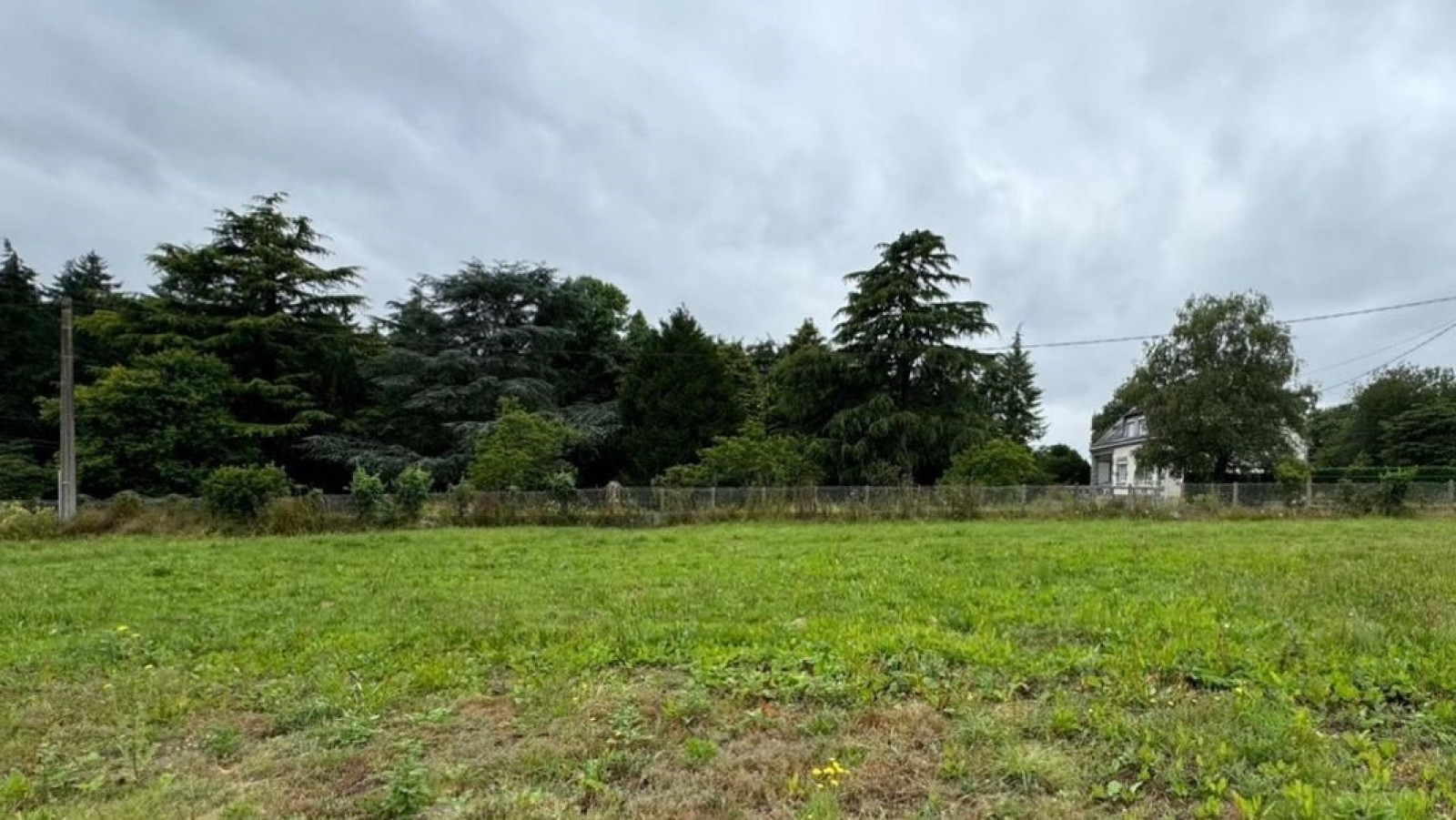Terrain constructible de 384m2 à Elven