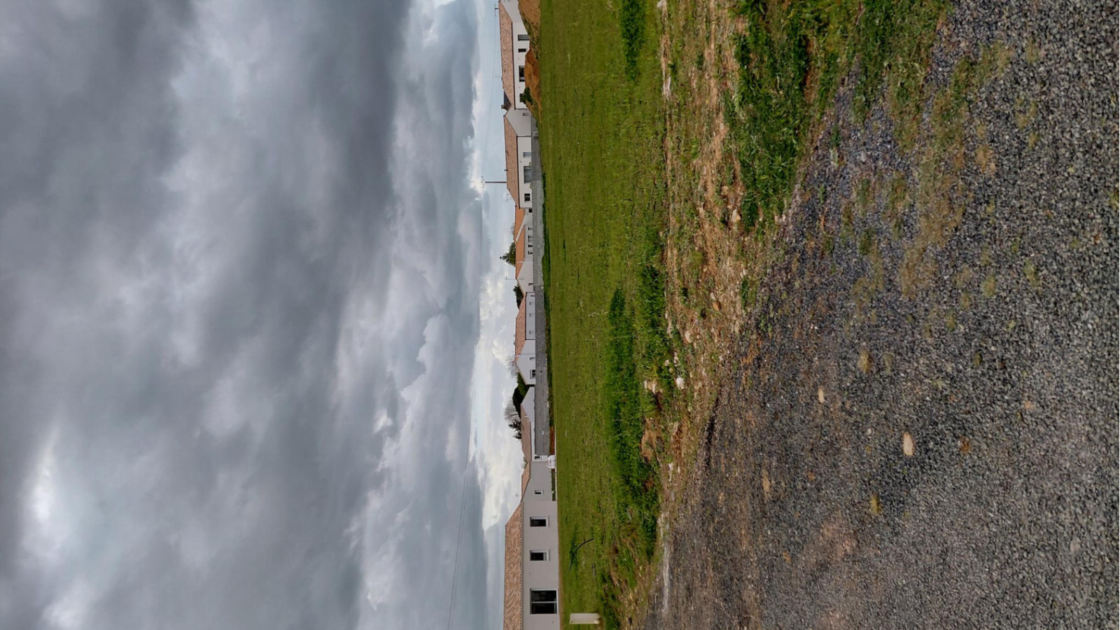 Terrain constructible de 500m2 à Grues