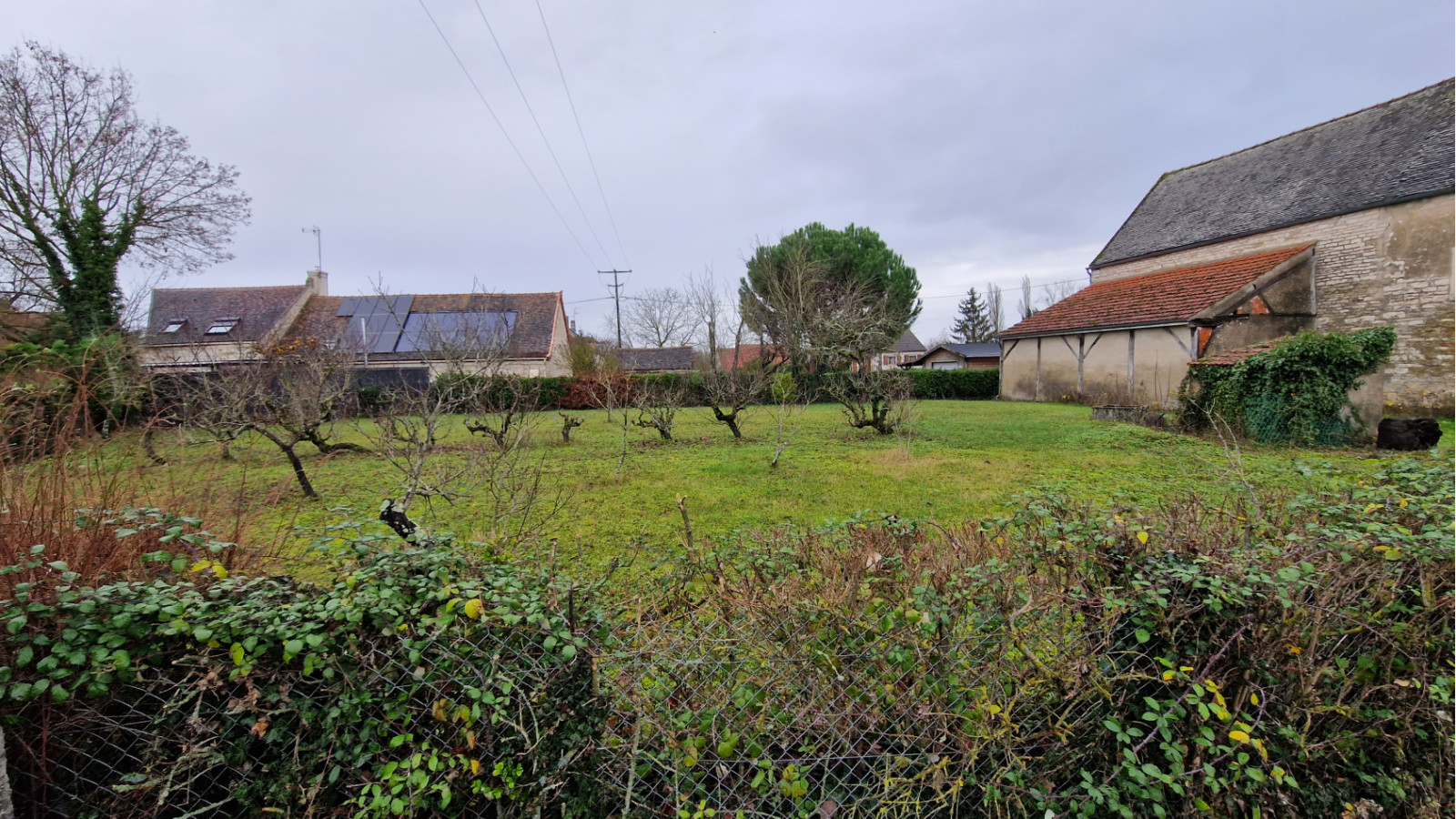 Terrain constructible de 557m2 à Merceuil