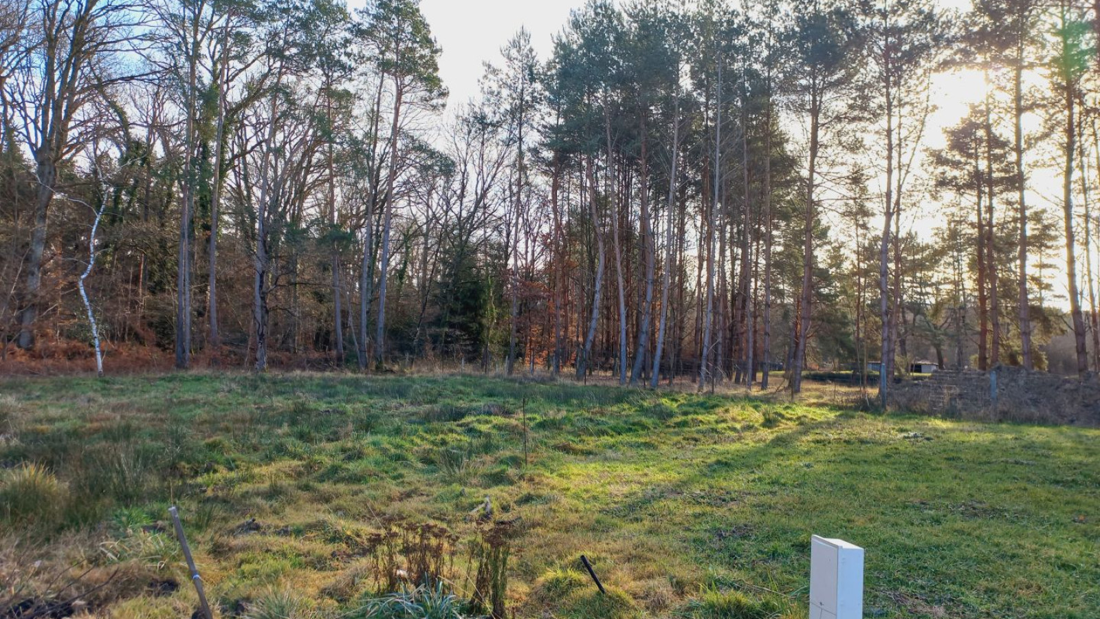 Terrain constructible de 743m2 à Traînou