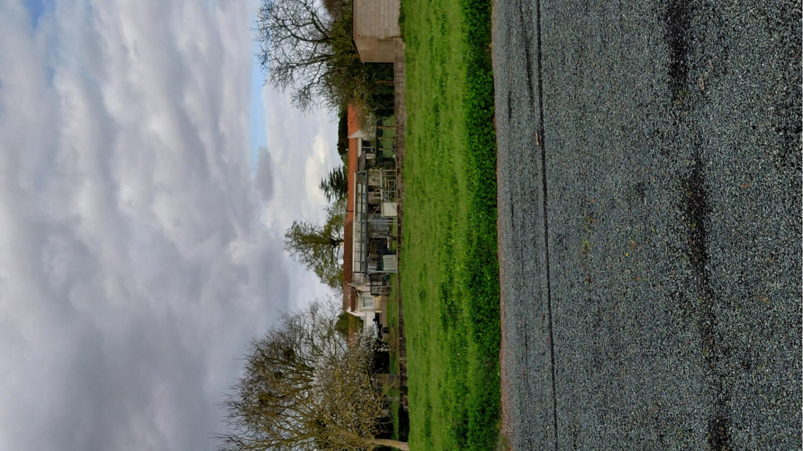 Terrain constructible de 374m2 à Saint-Hilaire-la-Forêt