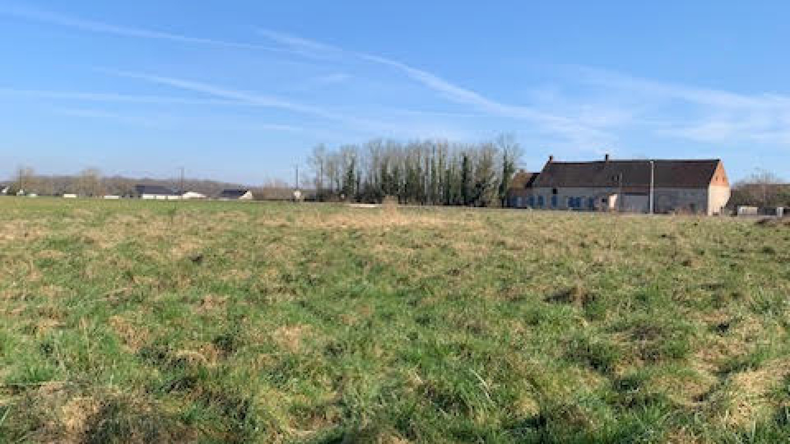 Terrain constructible de 1272m2 à Pagny-le-Château