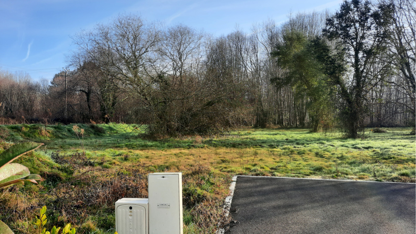 Terrain constructible de 710m2 à Tosse