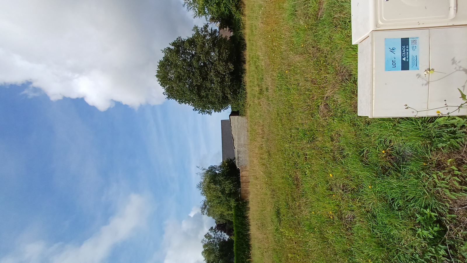 Terrain constructible de 500m2 à Vay