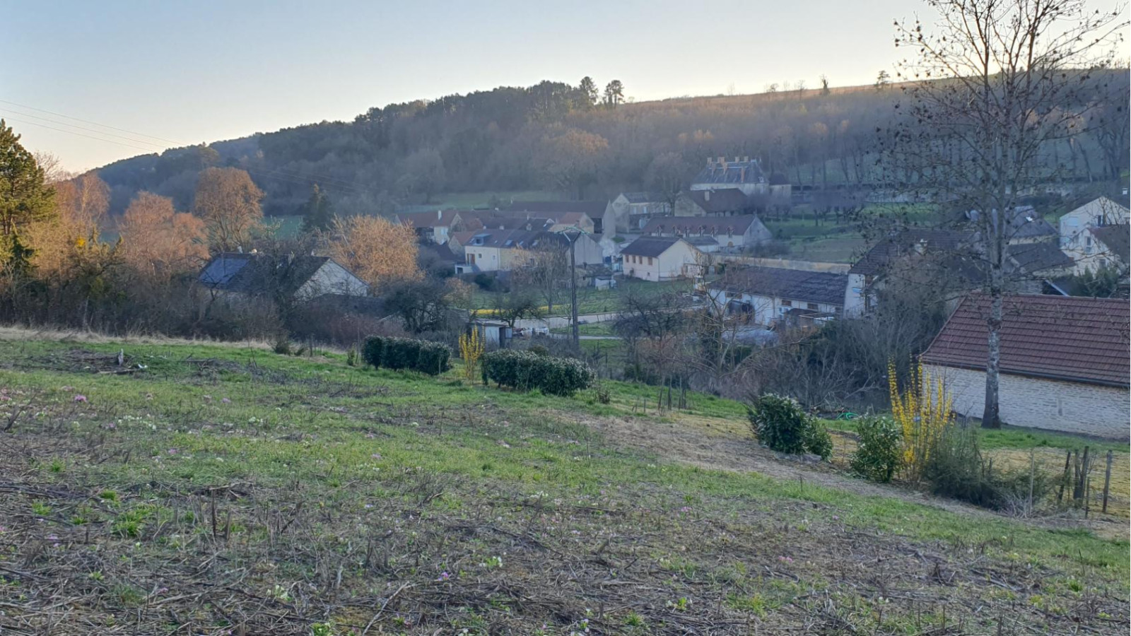 Terrain constructible de 1600m2 à Échevronne