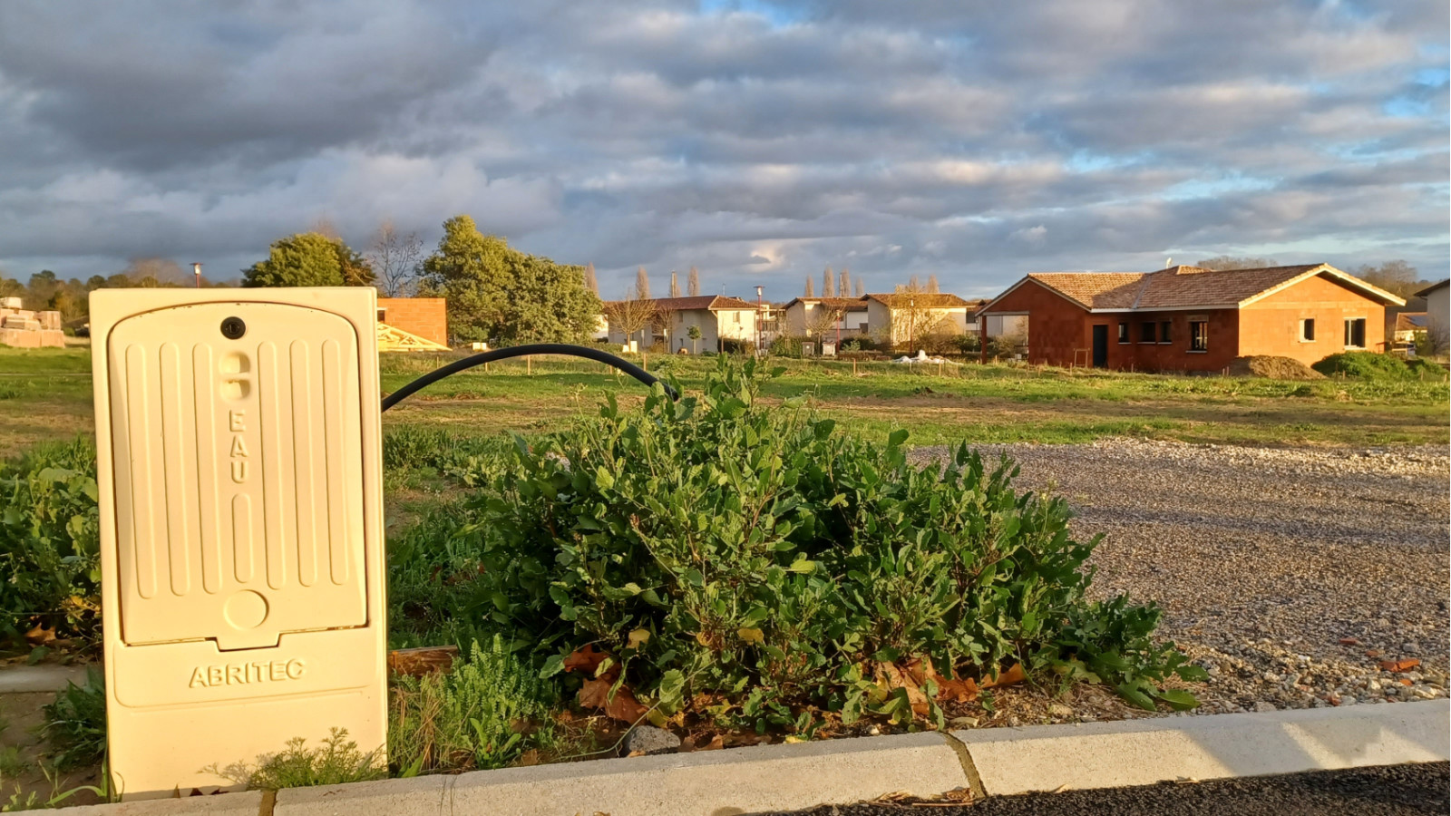 Terrain constructible de 400m2 à Seyresse