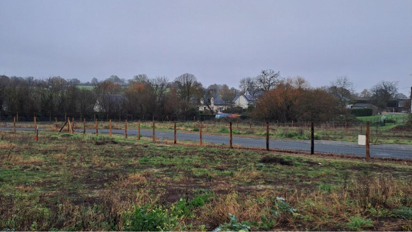 Terrain constructible de 327m2 à Segré-en-Anjou Bleu
