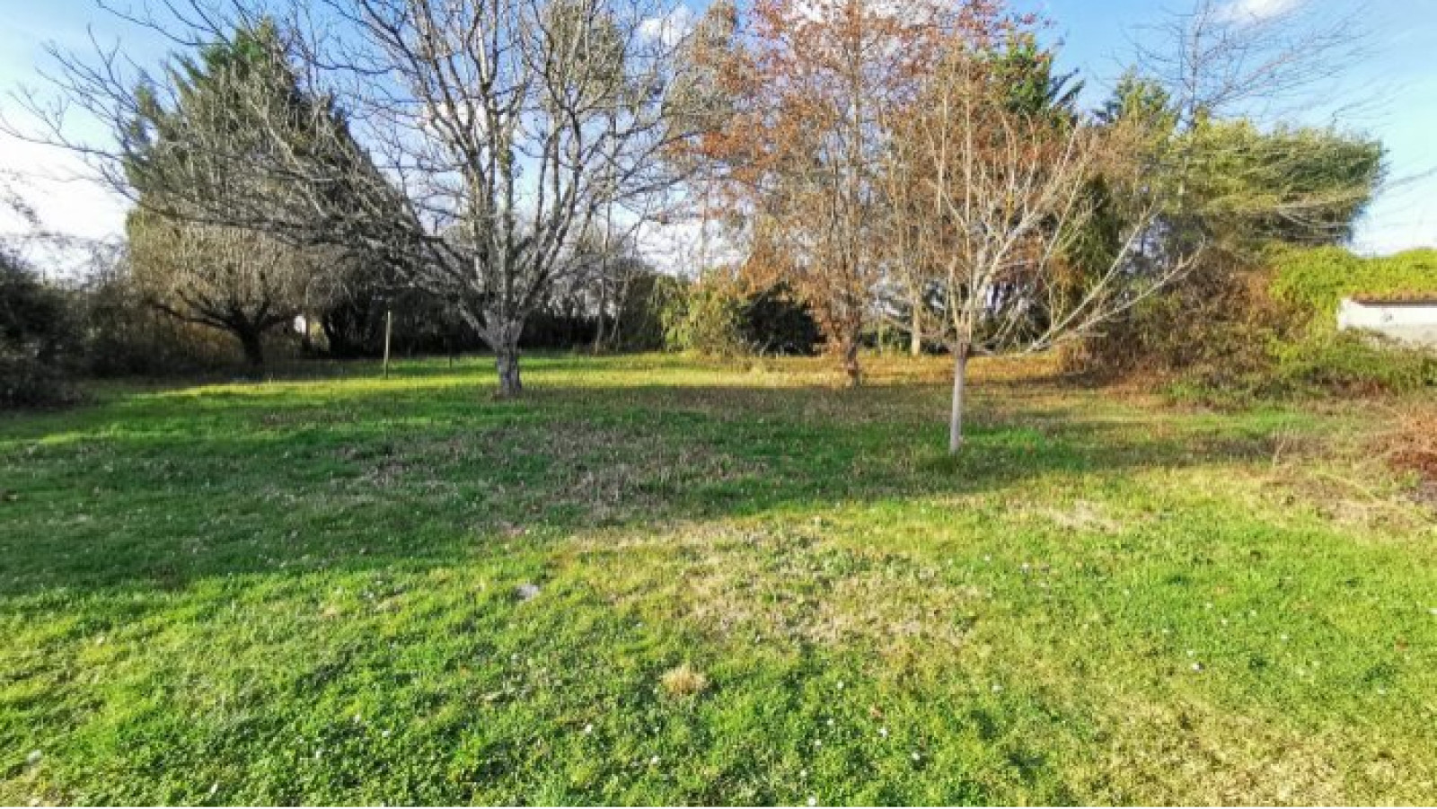 Terrain constructible de 656m2 à Bignoux