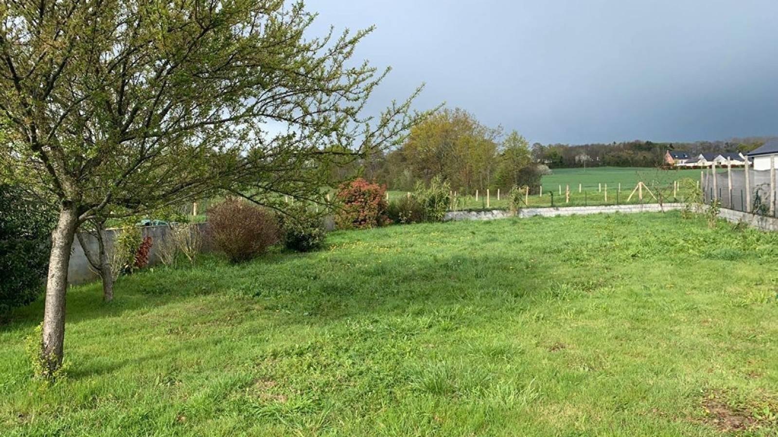Terrain constructible de 900m2 à Les Hauts-d'Anjou