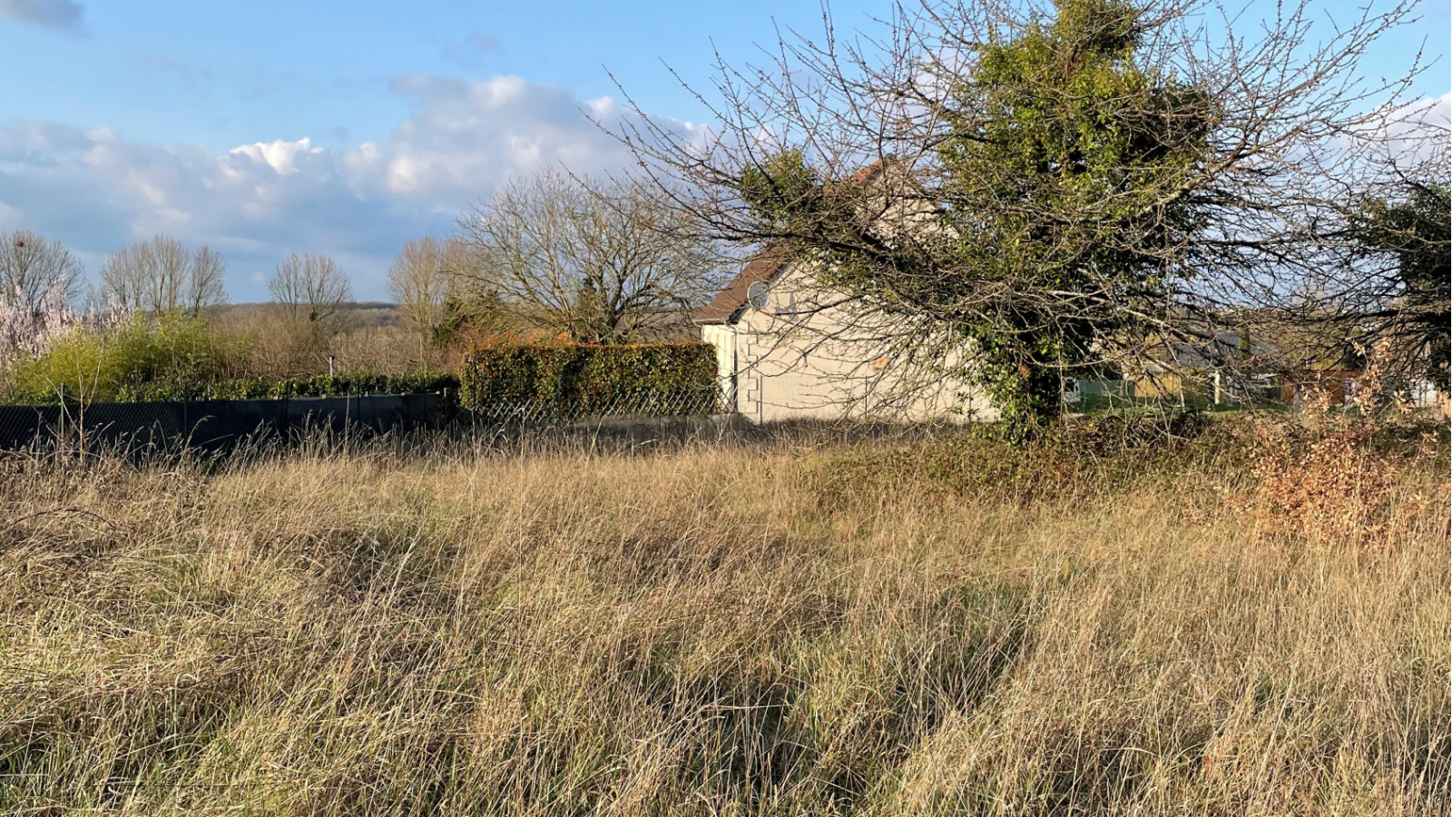 Terrain constructible de 269m2 à Luynes