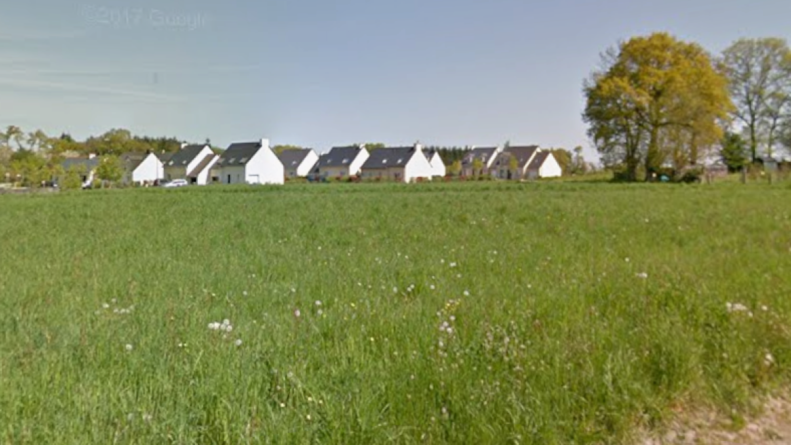 Terrain constructible de 340m2 à Pleugueneuc