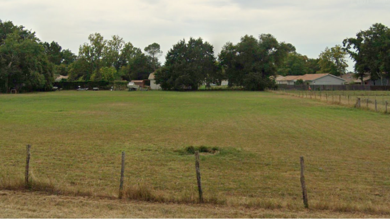 Terrain constructible de 1030m2 à Le Teich
