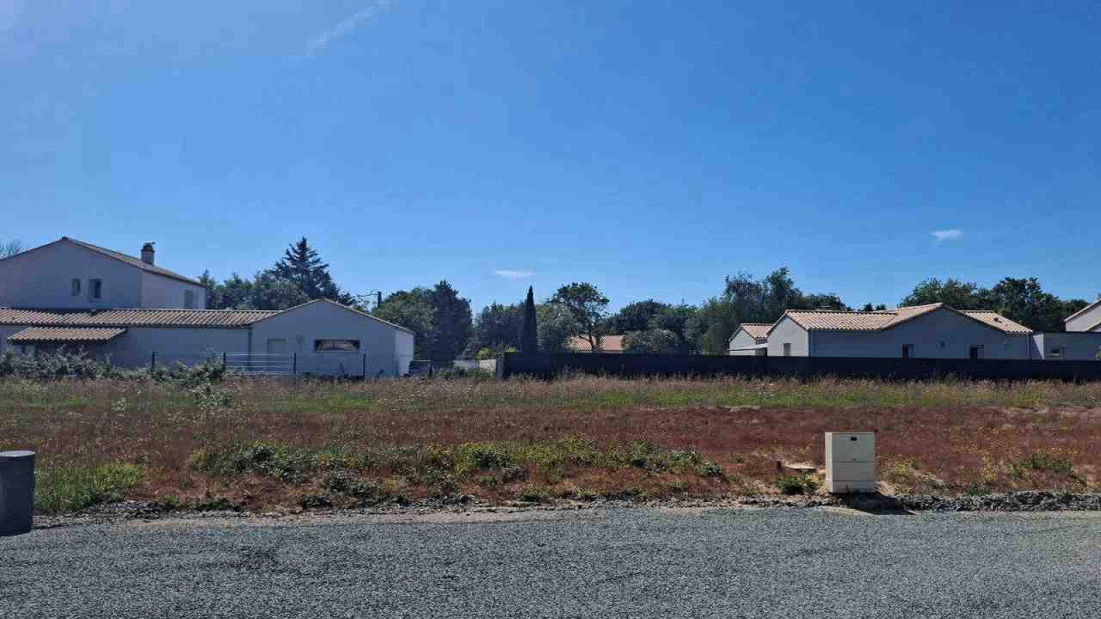 Terrain constructible de 450m2 à Le Bernard