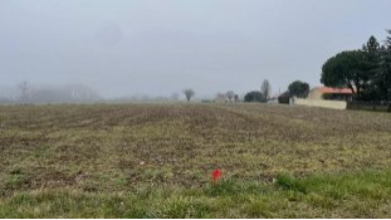 Terrain constructible de 780m2 à Yversay