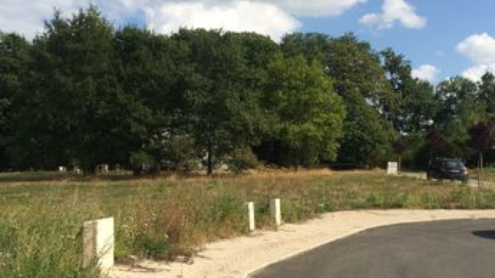 Terrain constructible de 794m2 à Montcresson