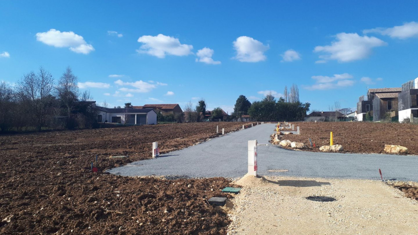 Terrain constructible de 579m2 à Iteuil