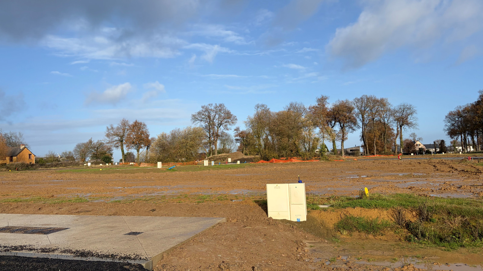 Terrain constructible de 375m2 à La Mézière