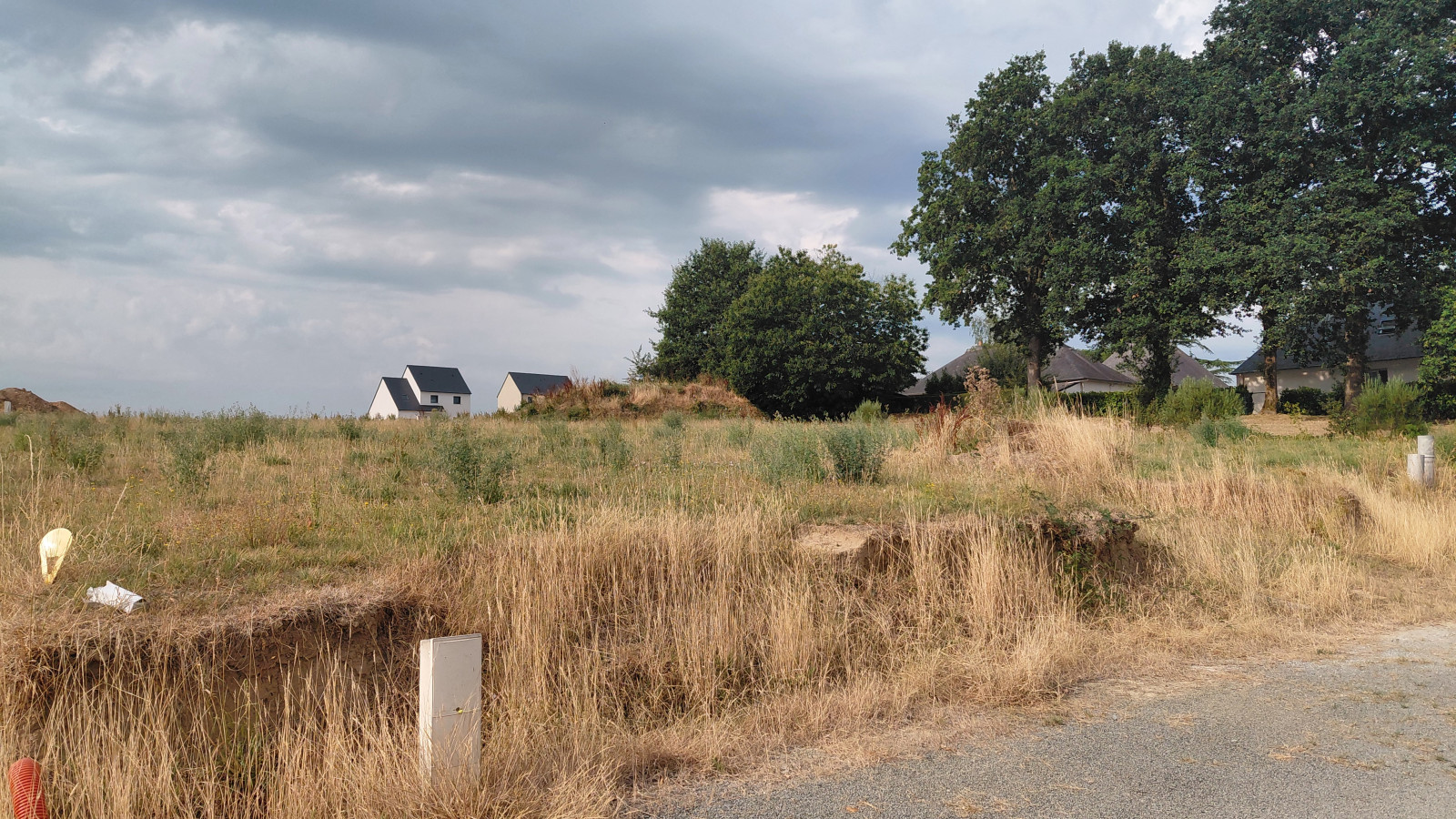 Terrain constructible de 381m2 à Torcé
