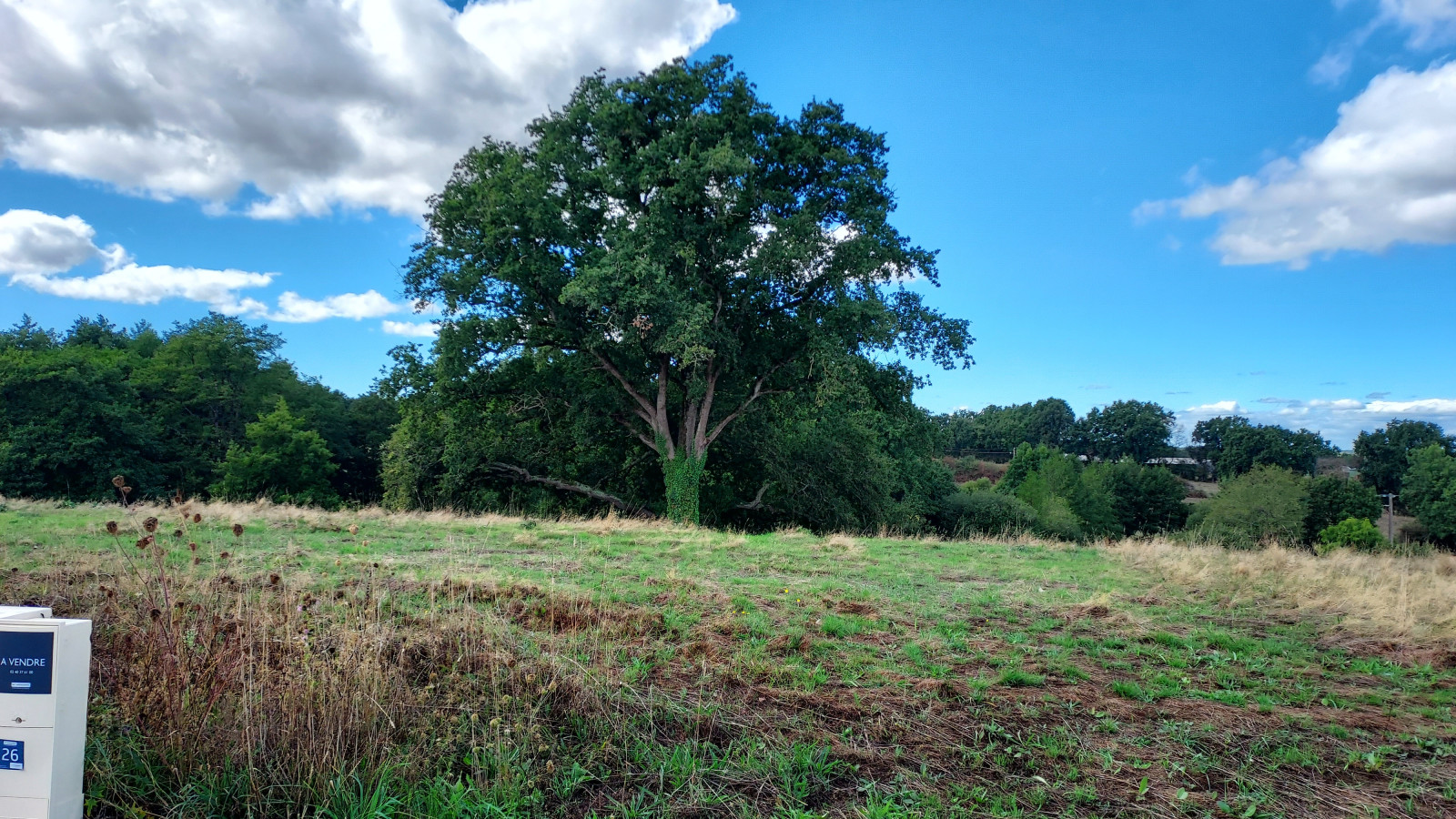 Terrain constructible de 360m2 à Les Touches