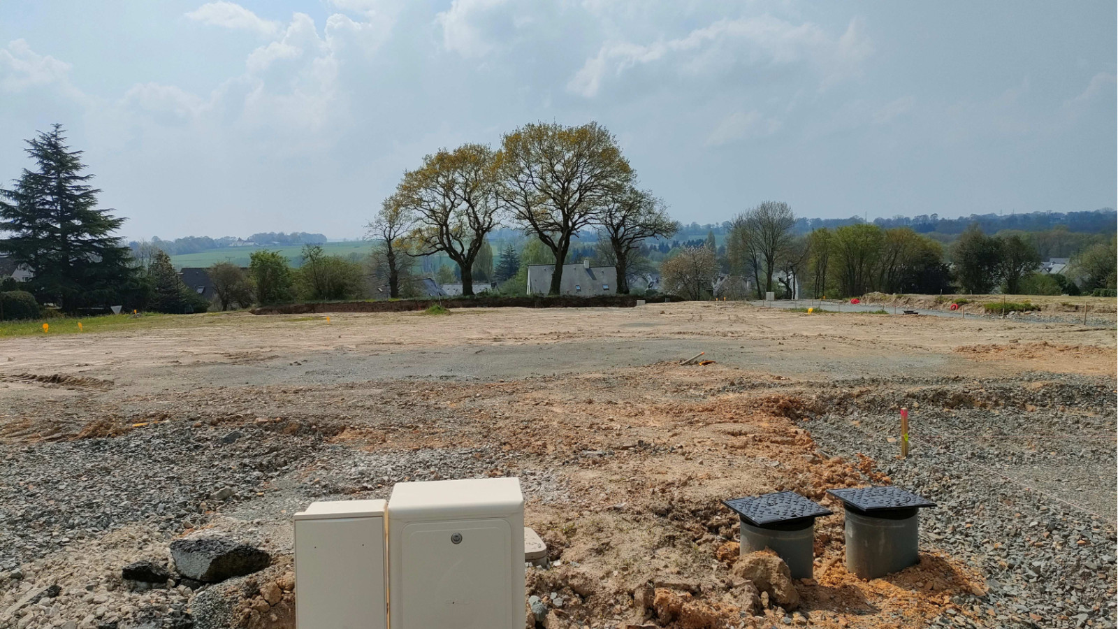 Terrain constructible de 370m2 à Torcé
