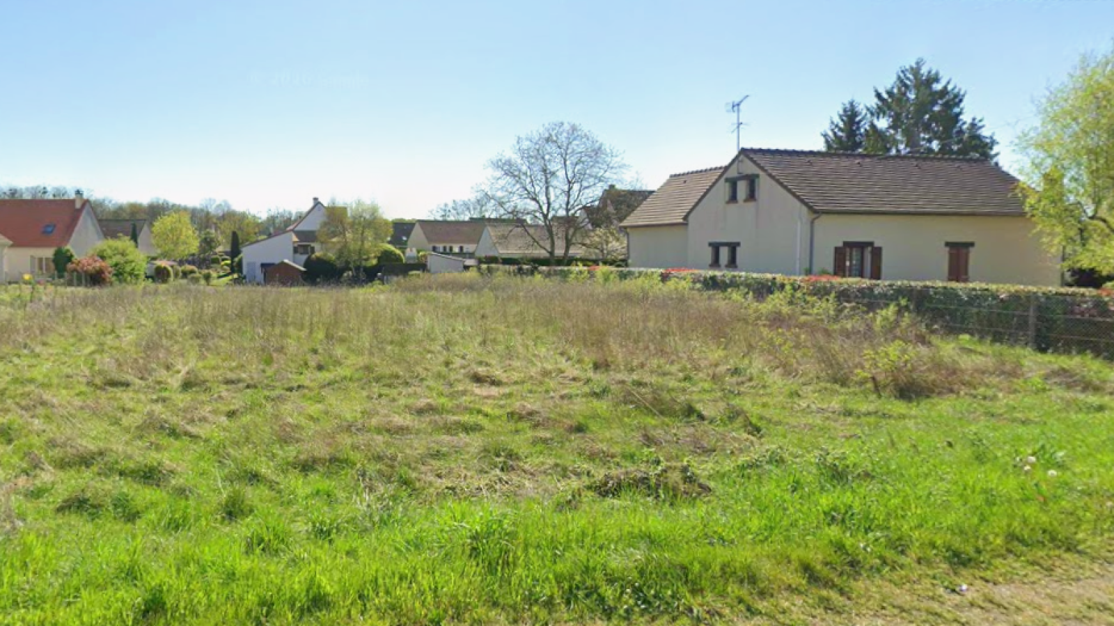 Terrain constructible de 1910m2 à Fay-aux-Loges