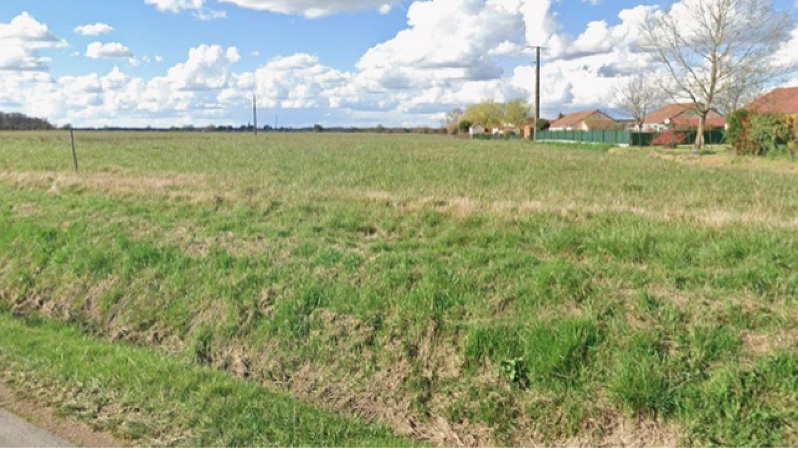 Terrain constructible de 7550m2 à Leigné-les-Bois