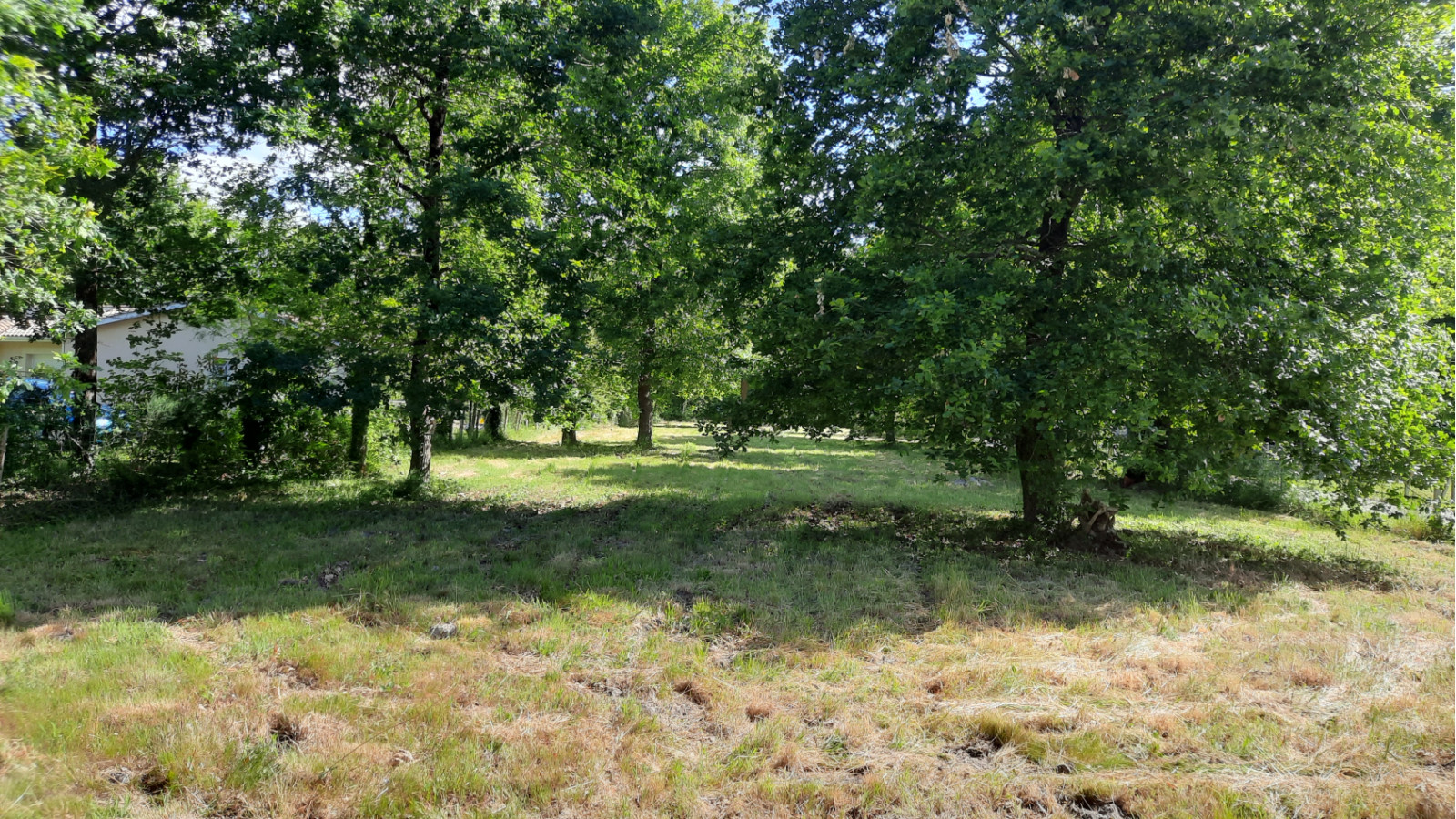 Terrain constructible de 574m2 à Naujan-et-Postiac