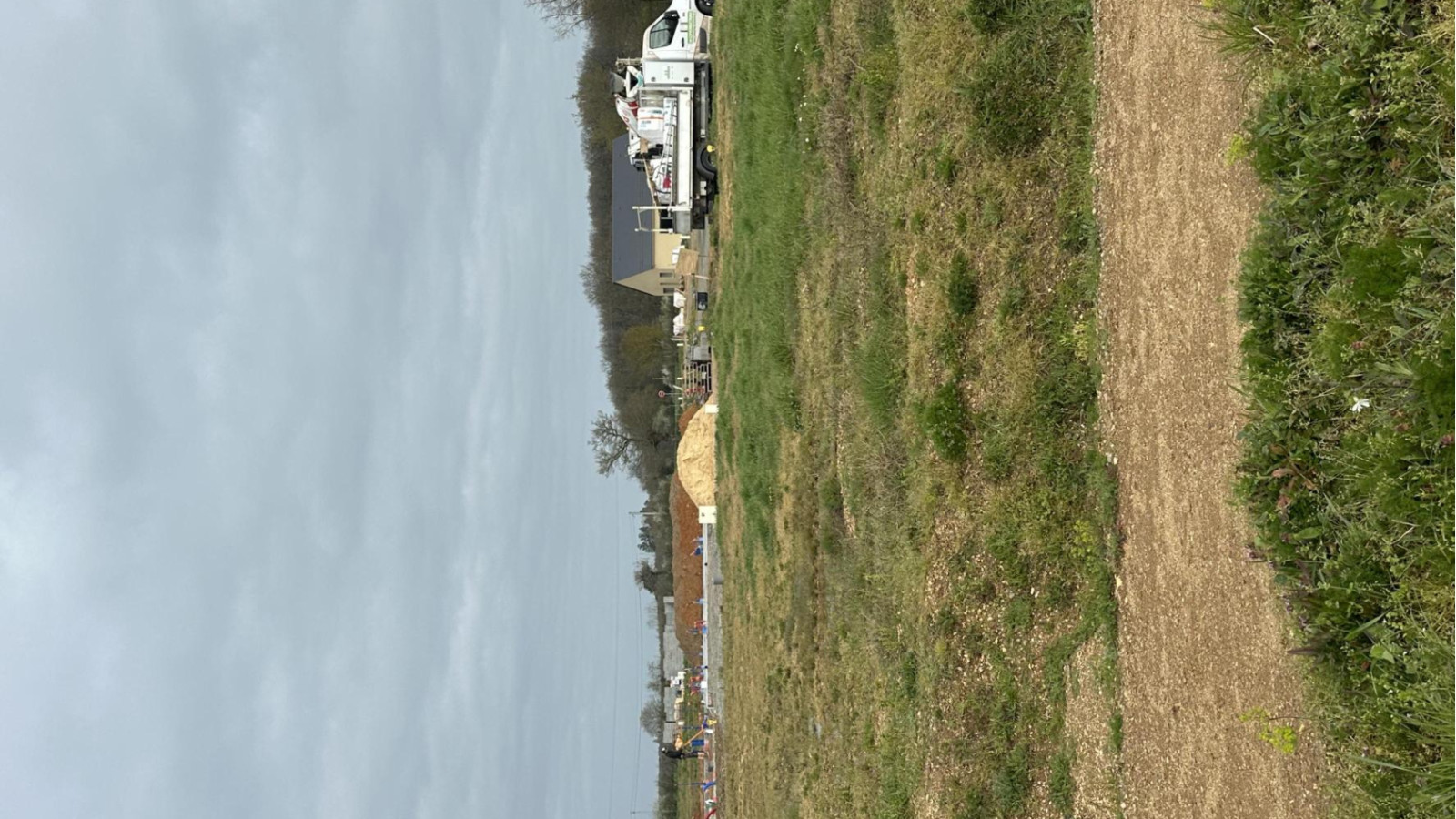 Terrain constructible de 411m2 à Rives-du-Loir-en-Anjou