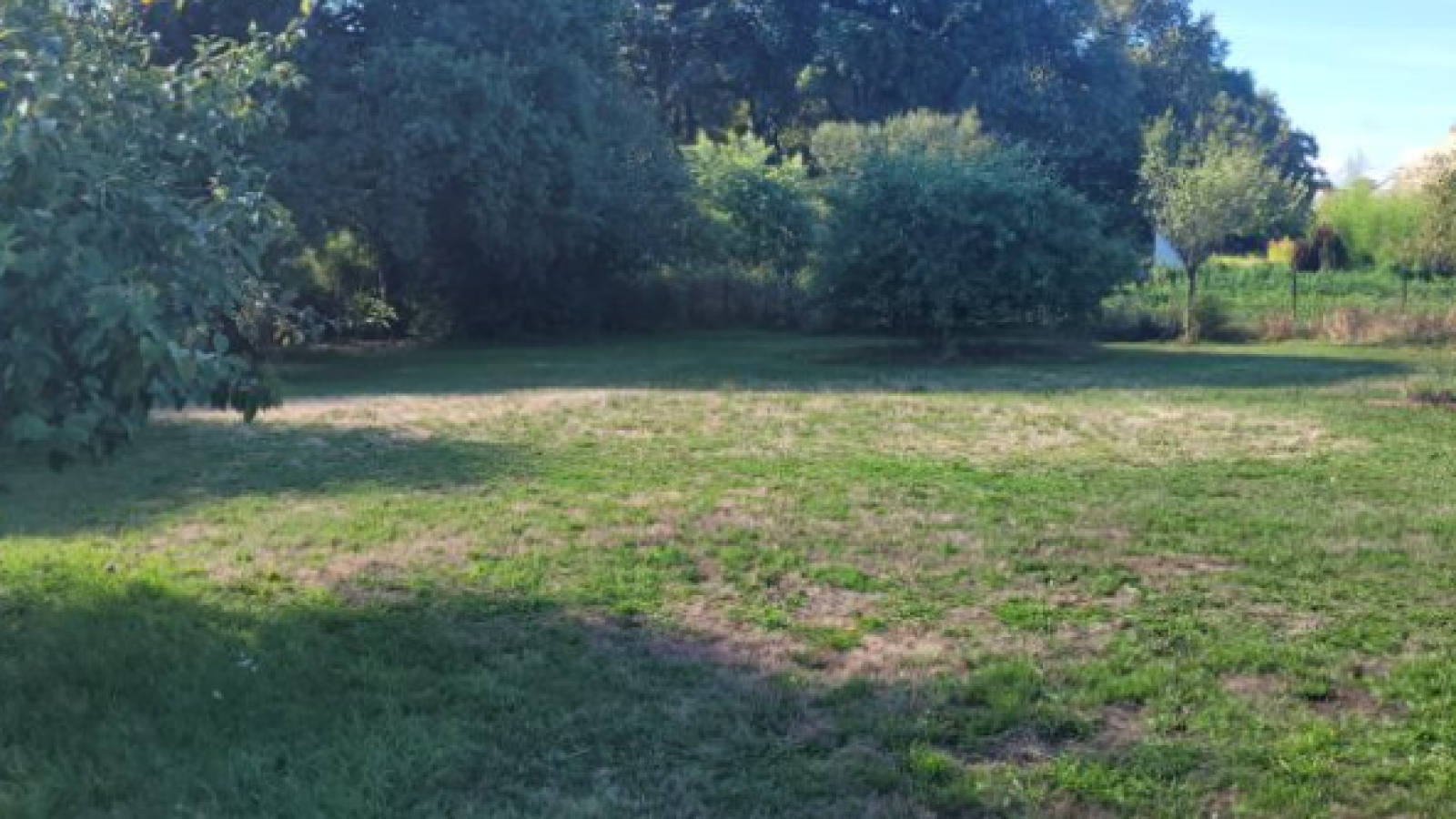 Terrain constructible de 413m2 à Calan