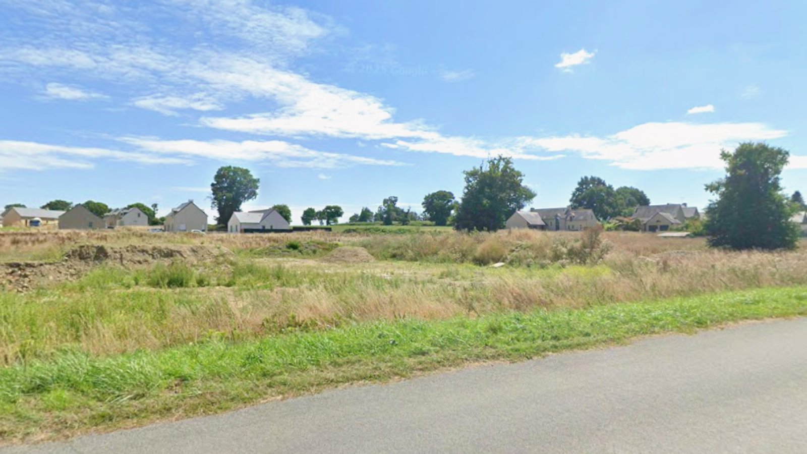 Terrain constructible de 341m2 à Dol-de-Bretagne