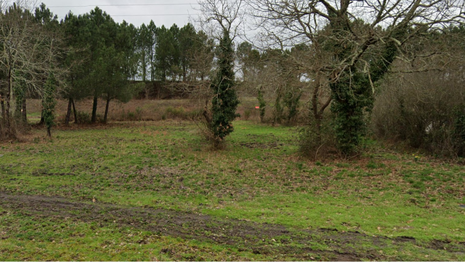 Terrain constructible de 2570m2 à Hagetmau