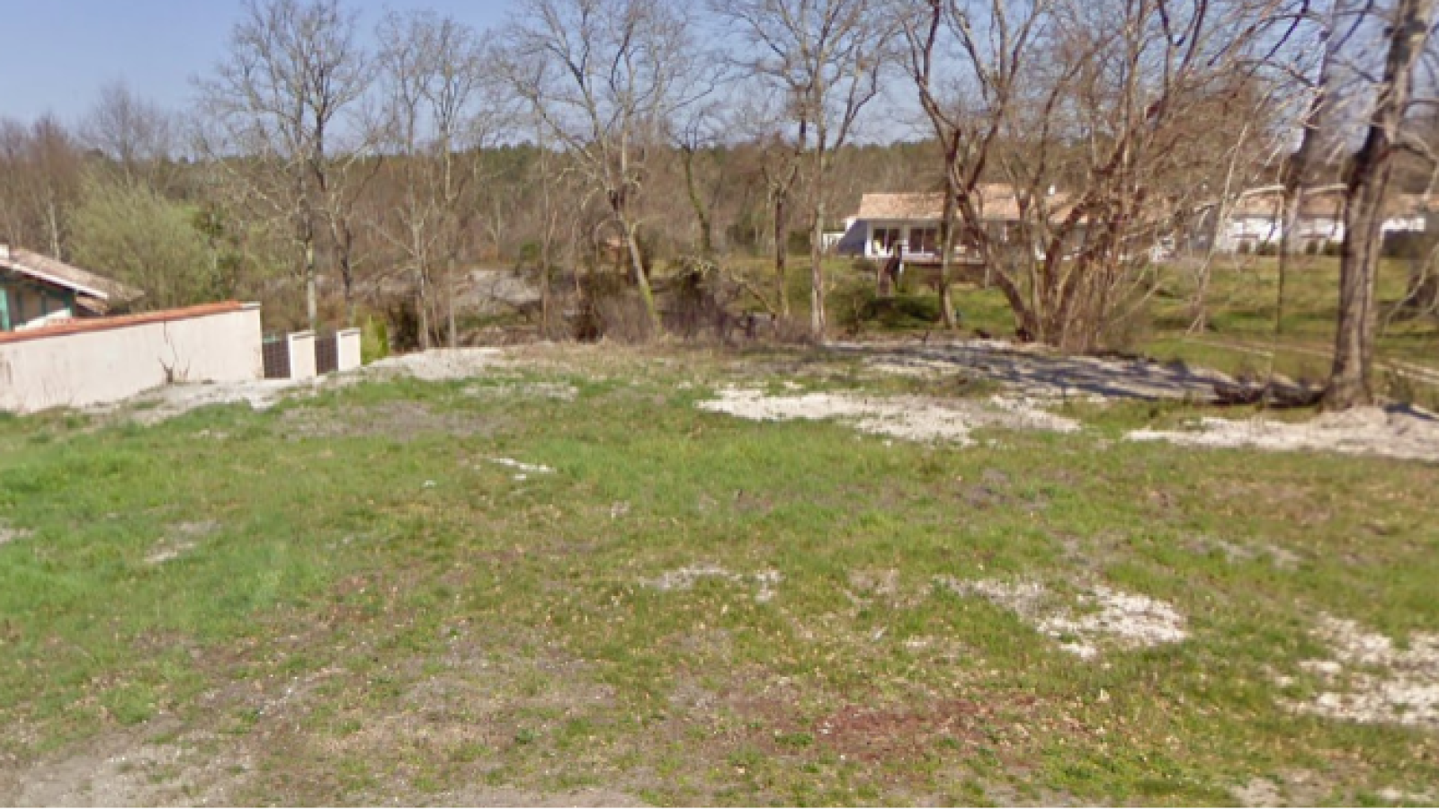 Terrain constructible de 678m2 à Ychoux