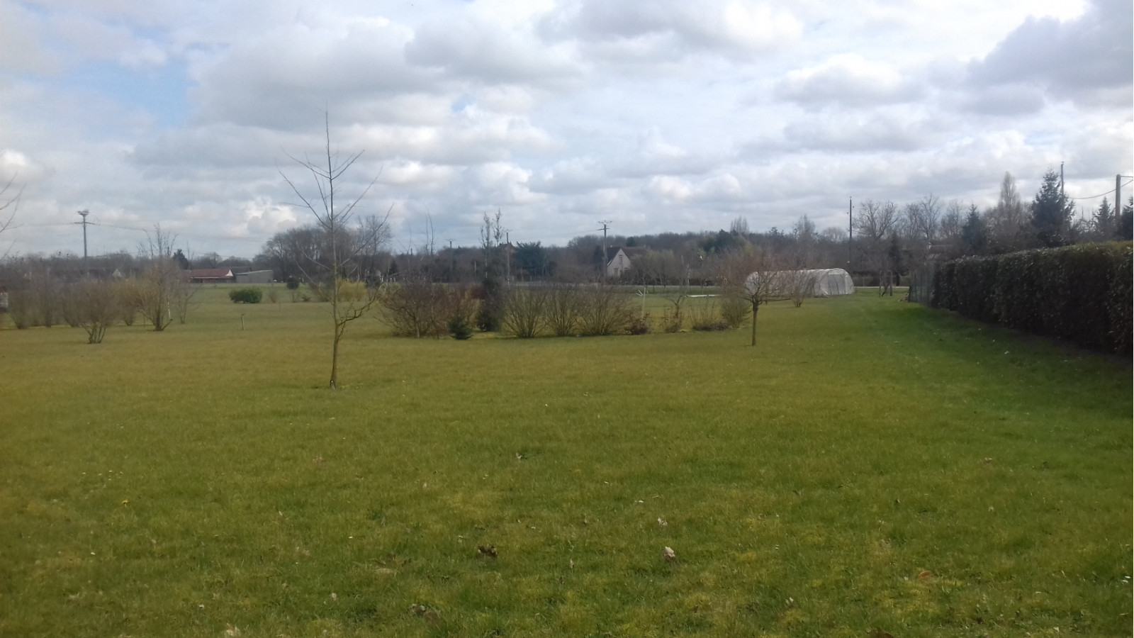 Terrain constructible de 1304m2 à Corquilleroy