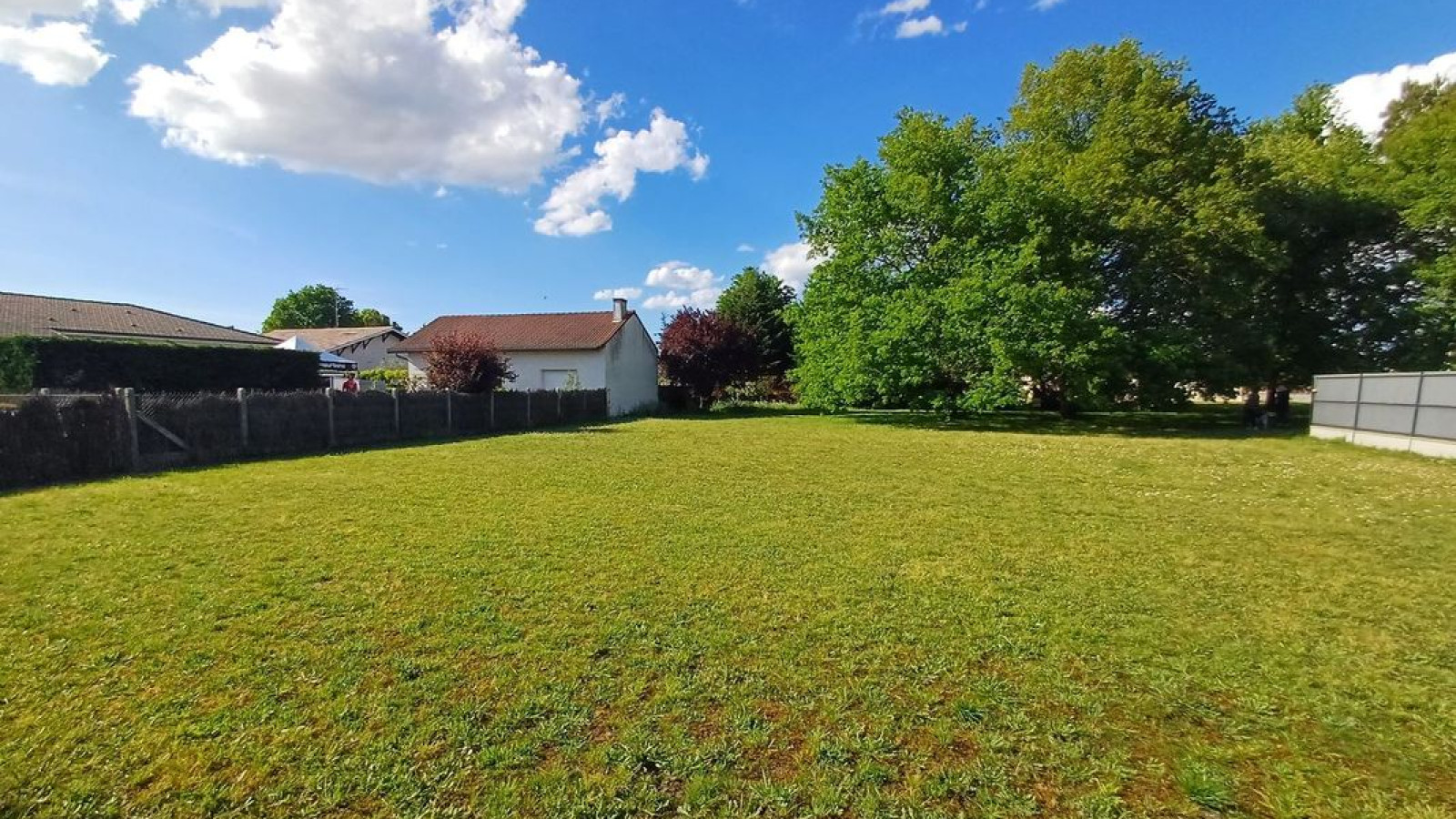 Terrain constructible de 694m2 à Biganos